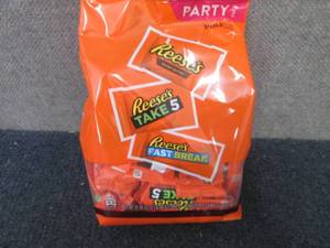lot 508 image: 32.06 oz Reeses Snack Size Party P...