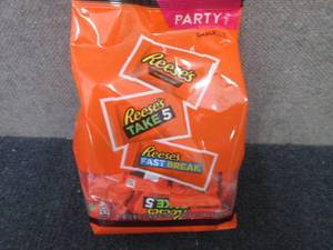 lot 509 image: 32.06 oz Reeses Snack Size Party P...