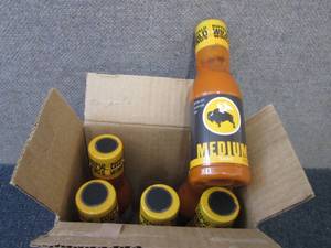 lot 550 image: 6- 12 oz Medium Buffalo Wild Wings ...
