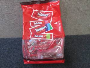 lot 562 image: 36.55 oz Twizzlers Pack...