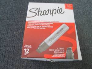 lot 57 image: 12- Sharpie XL Chisel in Black...
