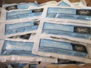 lot 105 image: 200 ct Mayonnaise Packets Best Date...