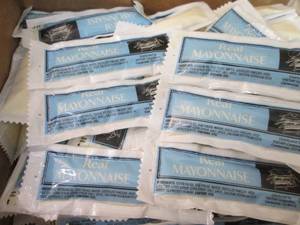 lot 107 image: 200 ct Mayonnaise Packets Best Date...