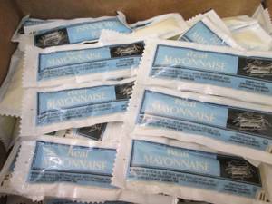 lot 109 image: 200 ct Mayonnaise Packets Best Date...