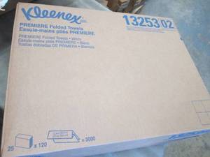 lot 268 image: Kleenex 13253 Premiere Folded Towel...