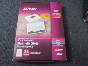 lot 283 image: Avery Customizable Name Badges with...