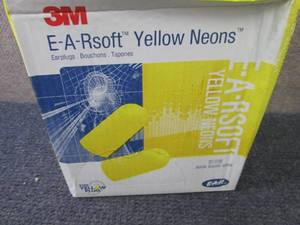 lot 305 image: 3M Ear Plugs, 200 PairsBox, E-A-Rs...