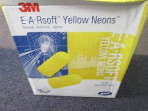 lot 306 image: 3M Ear Plugs, 200 PairsBox, E-A-Rs...