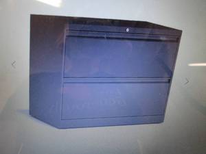lot 336 image: Staples 2-Drawer Lateral File Cabin...