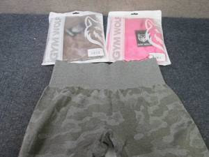 lot 383 image: 3 Pair Ladies Large Contour Camo Sh...