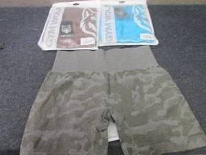 lot 384 image: 3 Pair Ladies Large Contour Camo Sh...