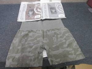 lot 387 image: 3 Pair Ladies Large Contour Camo Sh...