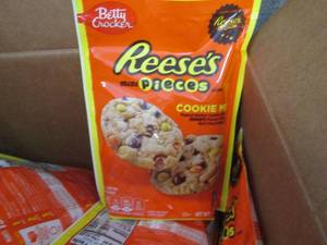 lot 441 image: 12-11.9 oz Betty Crocker Reeses Mi...