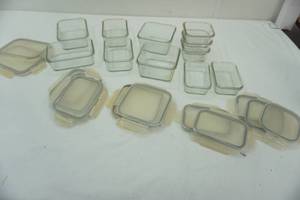 lot 18 image: Glass storage containers