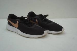 lot 20 image: Nike size 10 mens sneakers