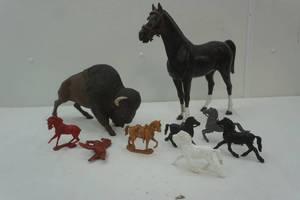 lot 29 image: Play horses and buffalo