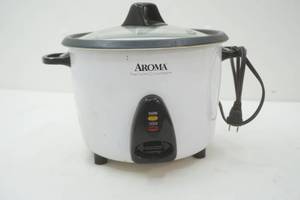 lot 35 image: Aroma rice cooker