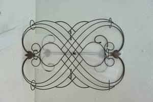 lot 49 image: Metal decor, 27