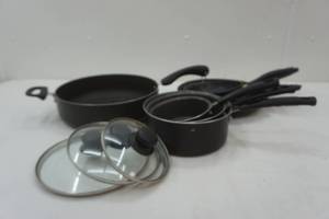 lot 51 image: Kitchen pans, used with covers