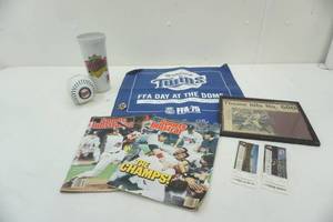lot 66 image: Mn twins Thome article, ticket stubs