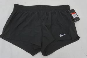 lot 69 image: Womens large Nike Dry shorts