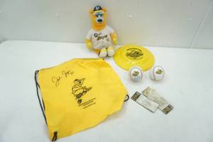 lot 80 image: Stingers collectibles, Willmar MN semi pro baseball team