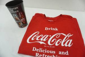 lot 96 image: Coca Cola XL t shirt and cup