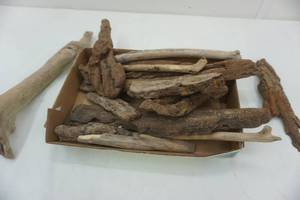 lot 111 image: Driftwood for crafting lot