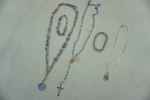 lot 121 image: vintage necklace and bracelet lot
