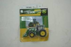 lot 131 image: Ertl John Deere toy tractor