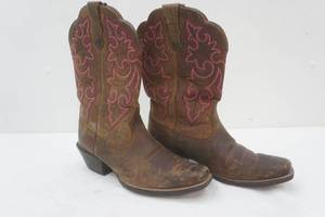 lot 148 image: Leather cowboy boots, size 9, Ariat