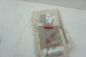 lot 196 image: New mop heads, Rubbermaid