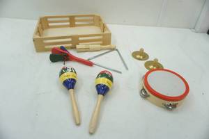 lot 198 image: Melissa and Doug musical toys