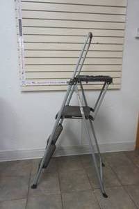 lot 221 image: Cosco folding step ladder