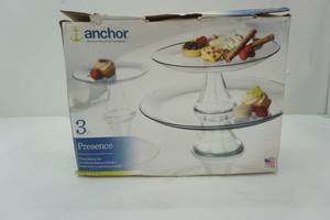 lot 231 image: Anchor Hocking Platter Set