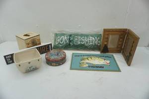 lot 241 image: cabin decor