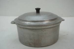 lot 275 image: vintage kettle with lid