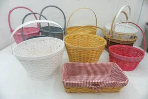 lot 292 image: wicker basket lot