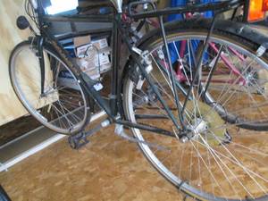 Mens Schwinn Cross Trail bicycle...