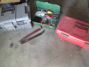 Vintage Metal tacklebox with misc h...