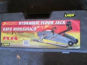 Near New 2 12 ton Larin hydraulic ...