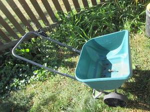 Lawn qnd garden seedfertilizer spr...