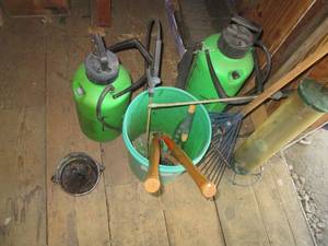 Manual-pump chemical sprayers, gard...
