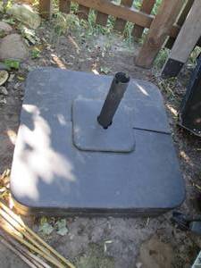 Wide-span umbrella base-stand...