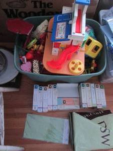 Overflowing tote of Vintage to mode...