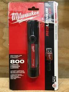 lot 91 image: Milwaukee REDLITHIUM USB 800L Compact Flashlight