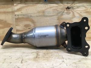 lot 122 image: Automotive Catalytic Converter with Mounting Hardware