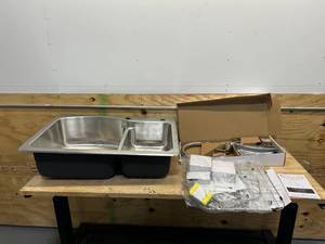 lot 16 image: GLACIER BAY Bratten 33 in. Drop-In 6040 Double Bowl 18 Gauge Stainless Steel Kitchen Sink with Pull-Down Faucet