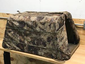 lot 206 image: Used Northern Flight Hunting Blind For Dogs