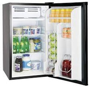 RCA 3.2 cu. ft. Mini Refrigerator in Black customer return see pictures